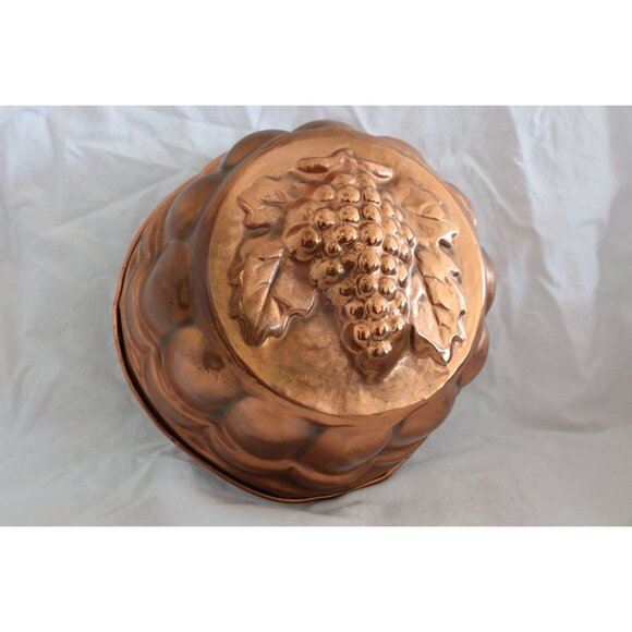 Vtg Copper Embossed Grape Round Mold Made In Italy Jell-O Gelatin Wall Hanging - Picture 1 of 4